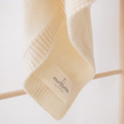Weiße Strickdecke für Babys aus Bio-Schurwolle
