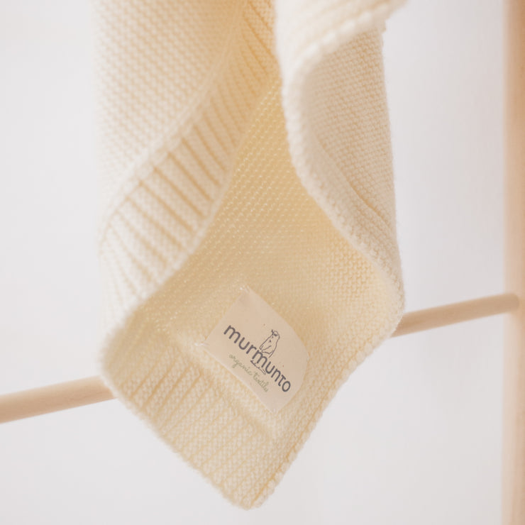 Weiße Strickdecke für Babys aus Bio-Schurwolle